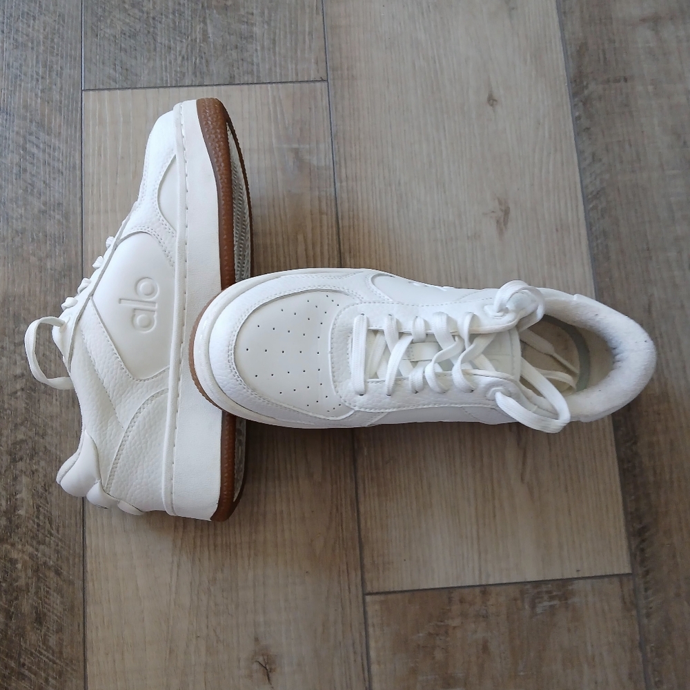 ALO Recovery Mode Sneakers in Natural White/Gum. W (7) M(5.5) - Picture 7 of 11